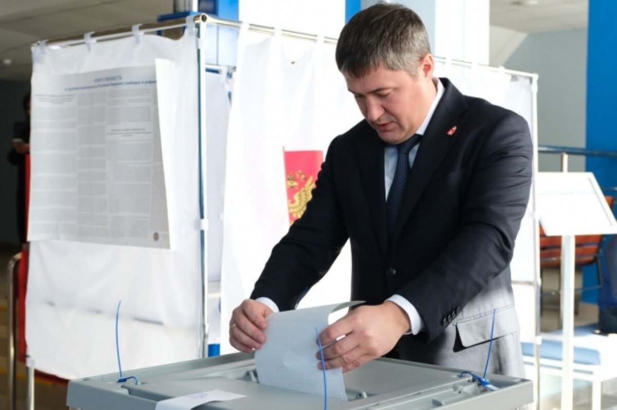    Губернатор Пермского края Махонин проголосовал на выборах президента РФ