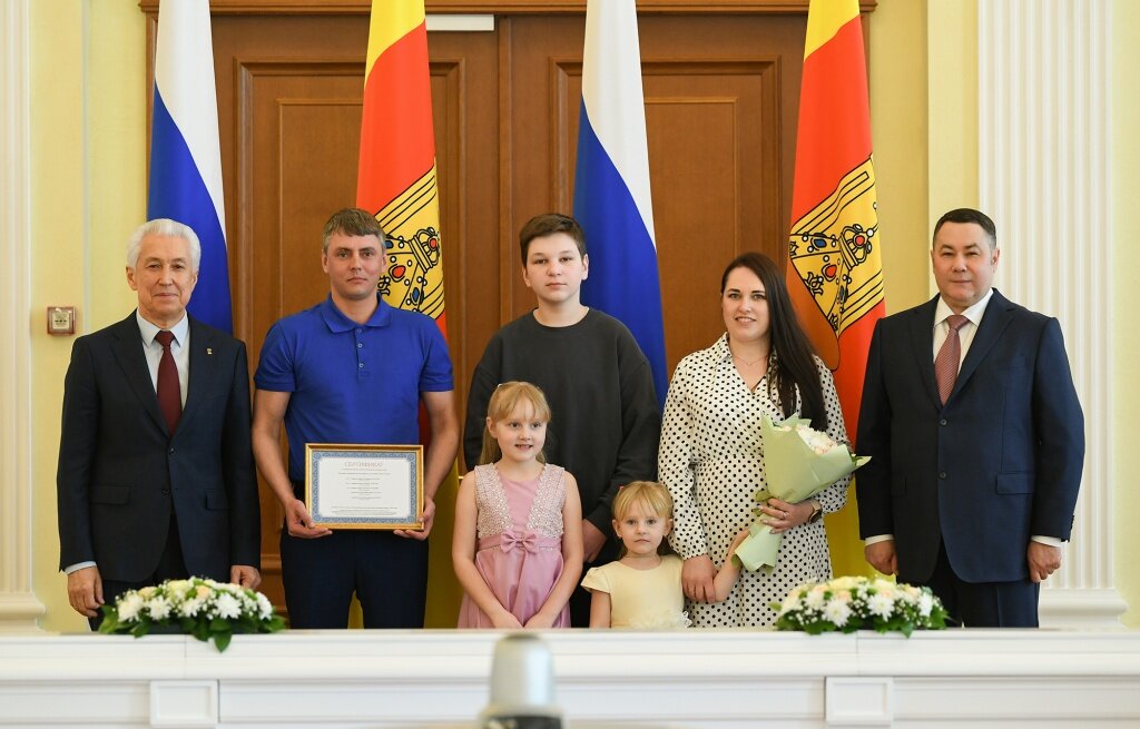 17 молодых семей из разных уголков Тверской области получили жилищные сертификаты