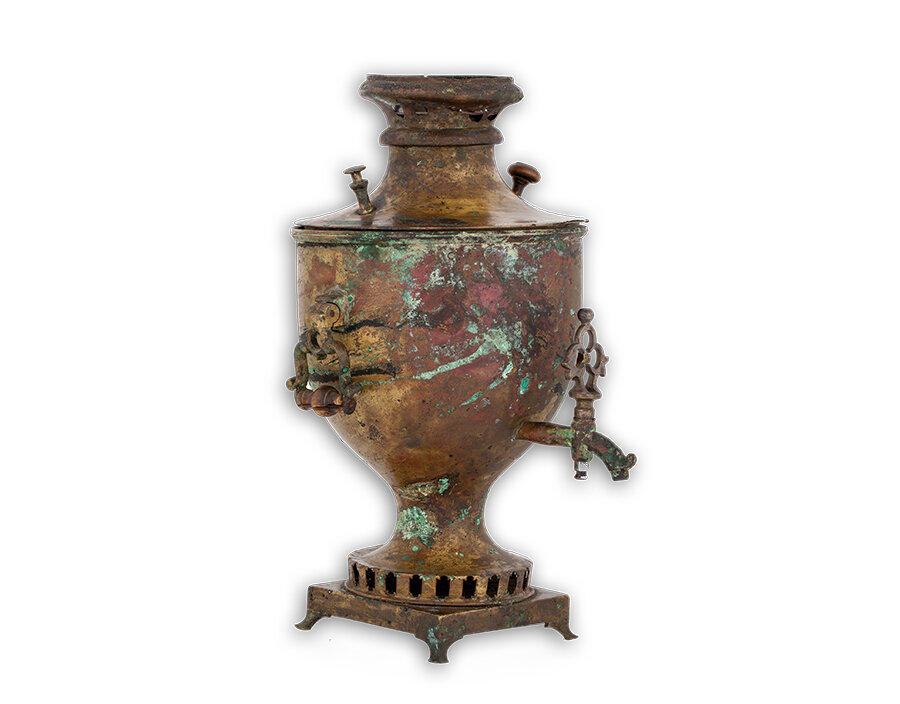 Сегодня лисицынские самовары – большая редкость. Гордость музея «Тульские самовары» – самовар в форме вазы-скифоса. Он выполнен в начале 1800-х годов и отмечен клеймом «Иван и Назар Лисицыны в Туле». Самовар был найден в 1981 году в Эстонии, в частной коллекции. В 2005 году эксперты Политехнического музея признали его памятником науки и техники I категории. Фотография музея «Тульские самовары»