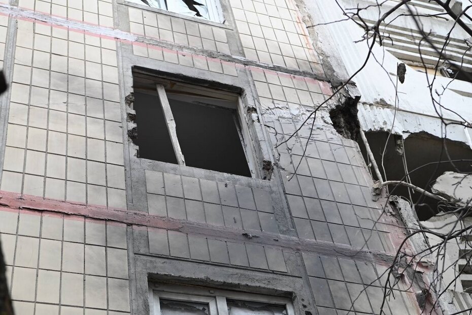 12 гимназия после обстрела белгород фото Сгоревшие машины, разрушенные жилые дома: фото последствий атак на Белгород NEWS