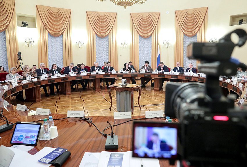 Источник: http://duma.gov.ru/multimedia/photo/100625/