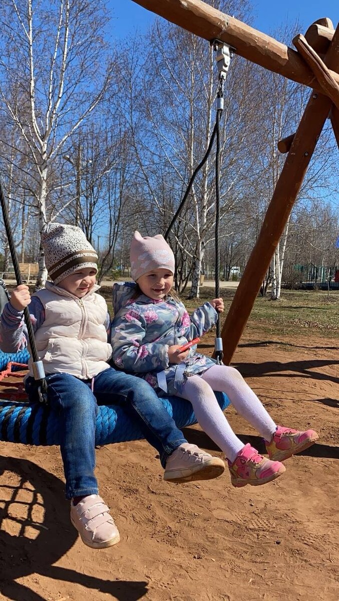 Мелания и Милана, весна 2022г.