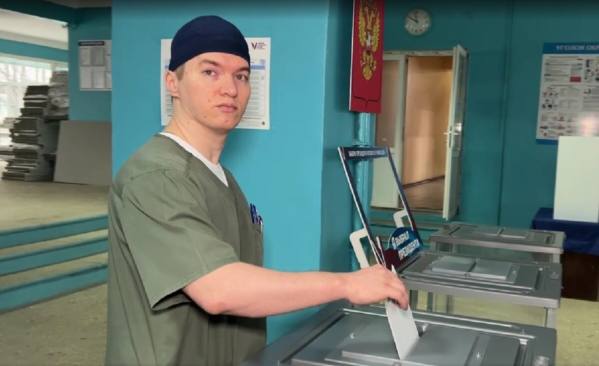    Врач из Сургута проголосовал на выборах президента во время командировки в Макеевку