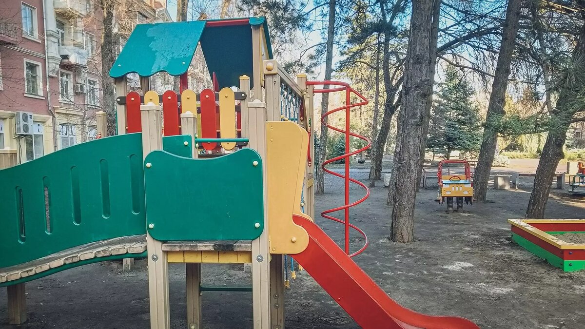     В Советском районе Казани воспитанники детского сада №68 сбежали с территории. Соответствующие кадры появились в Telegram-канале «Только Казань».
