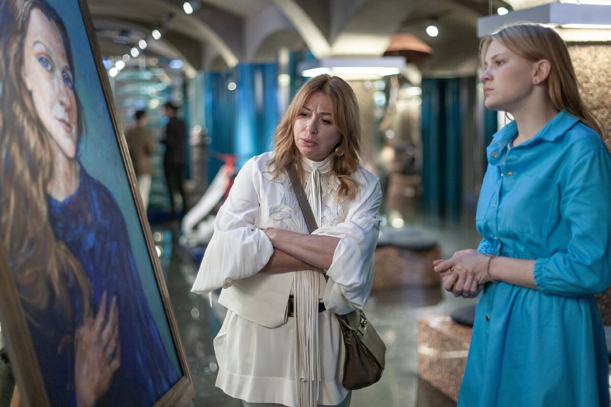 Алёна Апина в сериале "Всё ОК", 2024