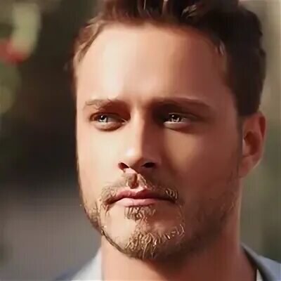 Он не отрываясь смотрел на свою жену и лучшего друга.