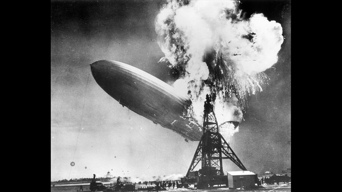 Конец эпохи дирижаблей (горящий Гиденбург)