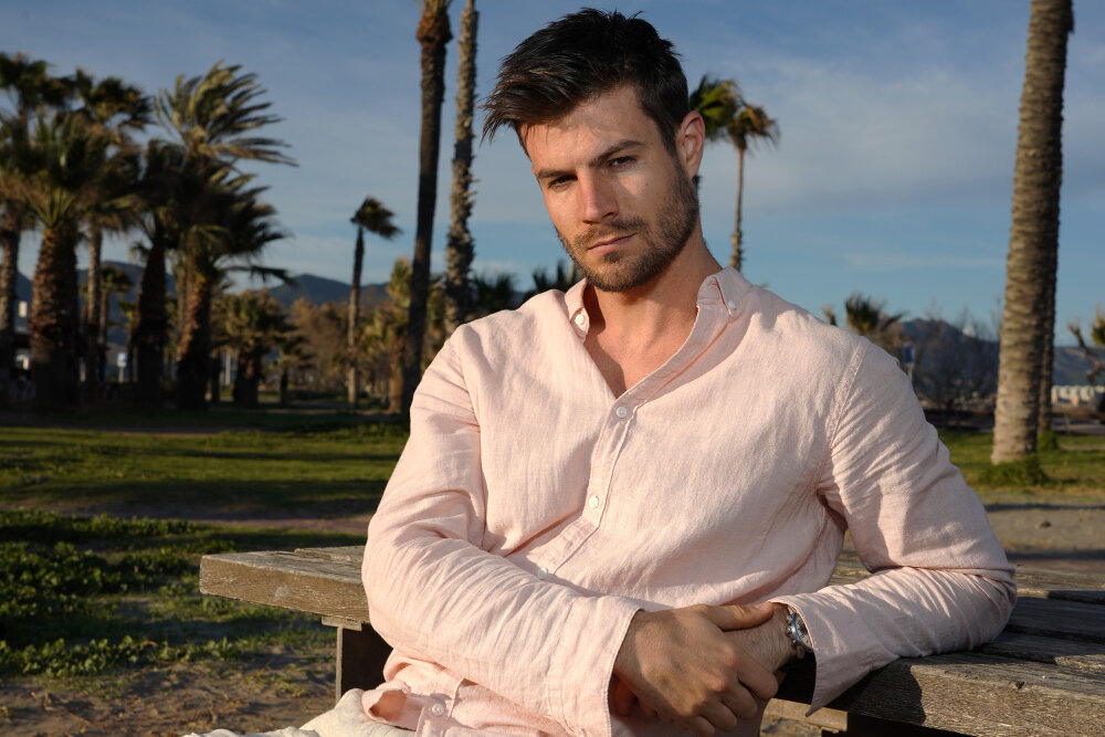 https://ru.freepik.com/free-photo/young-hispanic-male-wearing-a-pink-shirt-and-posing-on-the-beach-near-palm-trees_16538944.htm#fromView=search&page=1&position=20&uuid=f4decec8-158e-4f5d-b30a-43f025019c00