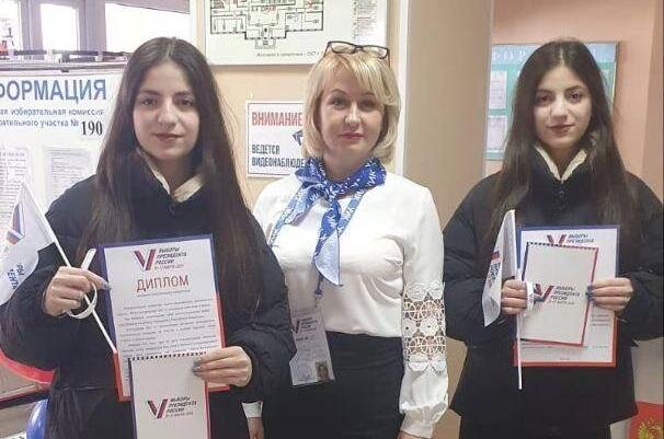    Сестры-двойняшки из Югры впервые проголосовали в свой день рождения