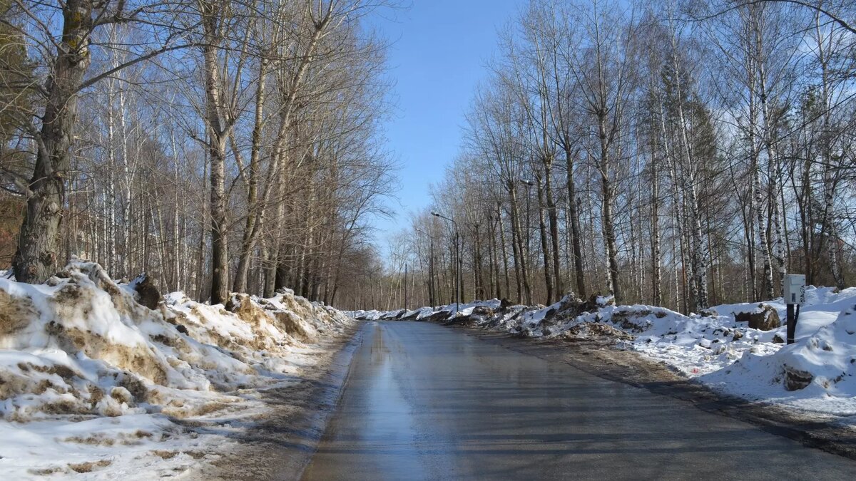     В Казани в прошлом году тротуары от гололеда начали обрабатывать реагентом с мраморной крошкой. Часть горожан опасается: не забьет ли она и без того слабые ливневки. Ситуацию для Inkazan прокомментировала Юлия Антонова, исполнительный директор Национальной ассоциации зимнего содержания дорог.