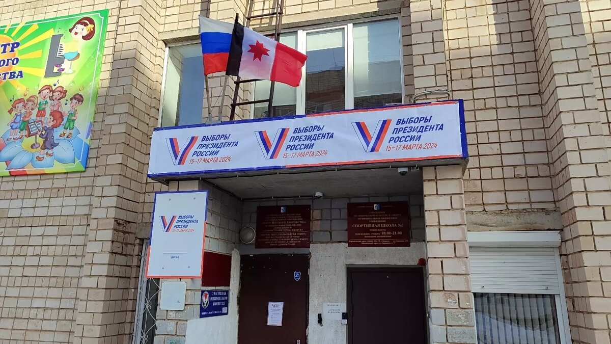     В Удмуртии, как и по всей стране, сегодня в 8 часов утра открылись избирательные участки. Журналистам показали новый шпиль для башни ижевского Оружейного завода. Юрист объявил «войну» платным парковкам. Udm-info подводит информационные итоги пятницы, 15 марта.