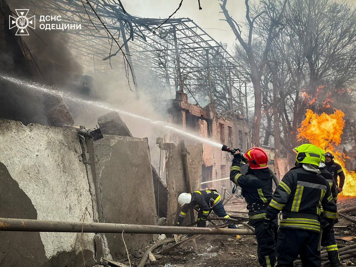 В результате ракетного удара по Одессе утром 15 марта «погибли 16 человек, а 53 ранены». И это только по предварительным данным. Украинская сторона настаивает на прилете двух «искандеров».