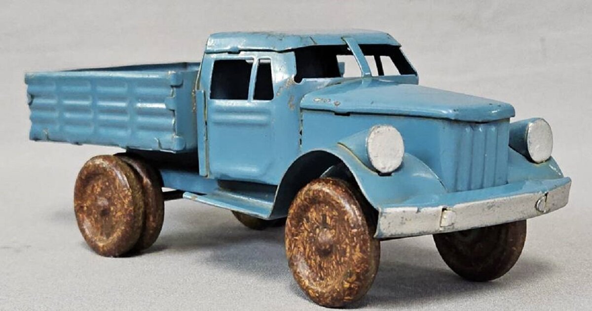 Грузовой автомобиль производства артели «Ленигрушка», фото из открытых источников, листаем галерею -->> 