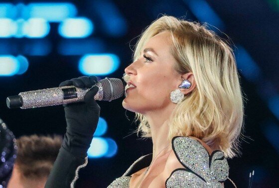    Полина Гагарина