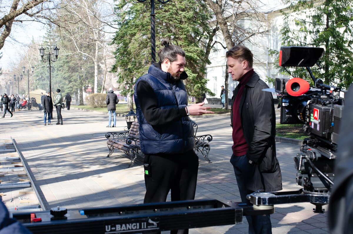 Кадр со съемок. https://avatars.mds.yandex.net/get-kinopoisk-image/10900341/f0437317-eed0-4eb4-a053-f258eb769df8/1920x