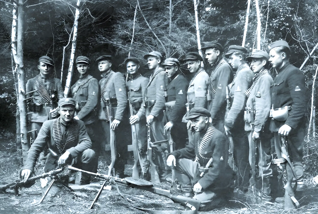 Отряд бандитов, орудовавших в Тельском округе, 1945 г.