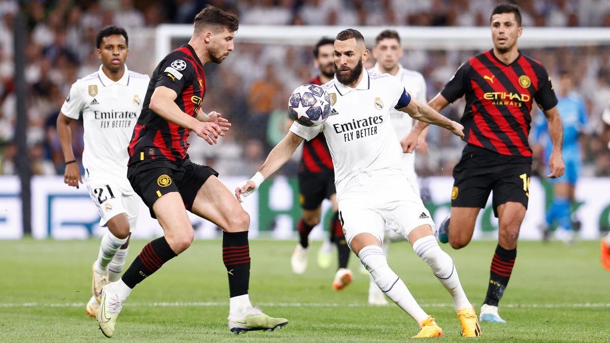    Футболисты "Манчестер Сити" и игроки "Реала":Oscar J. Barroso/Europa Press via Getty Images