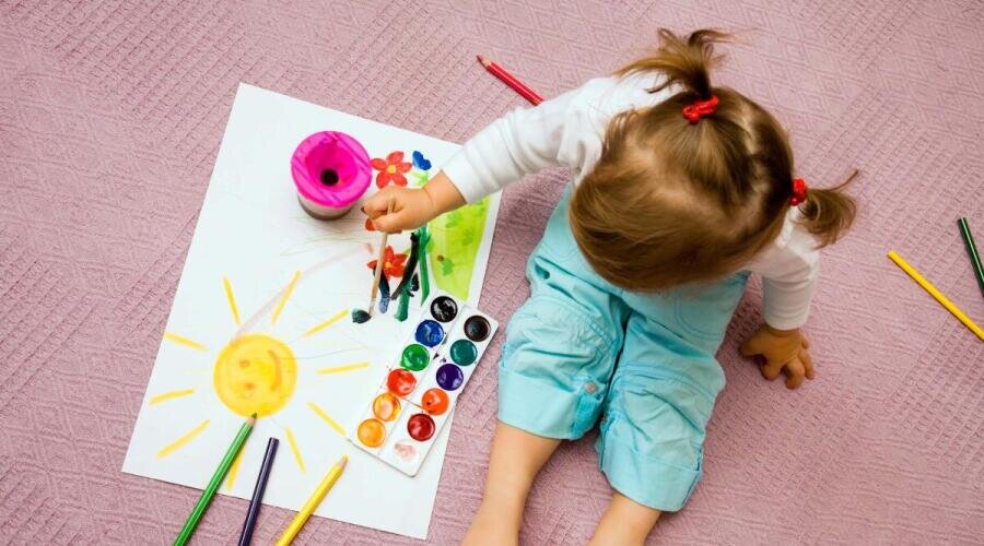    Чем полезно рисование для ребенка? Фото: Depositphotos