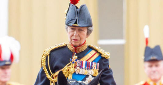 Издательство The Royal Observer Статья Charles Switzer 7 июля 2024 года Принцесса Анна является «самой трудолюбивой» в британской королевской семье, и эта трудовая этика, как говорят, после...-2