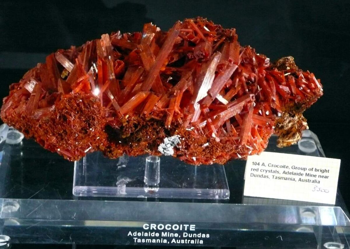 Источник - https://vsegda-pomnim.com/mineraly/36742-krokoit-mineral-75-foto.html