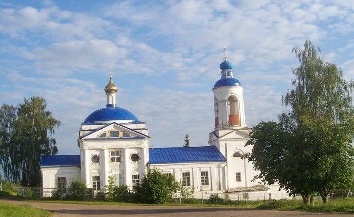 Свято-Покровский храм п. Чернь, в котором меня крестили. Там же, спустя много лет, я крестила своего старшего сына. 