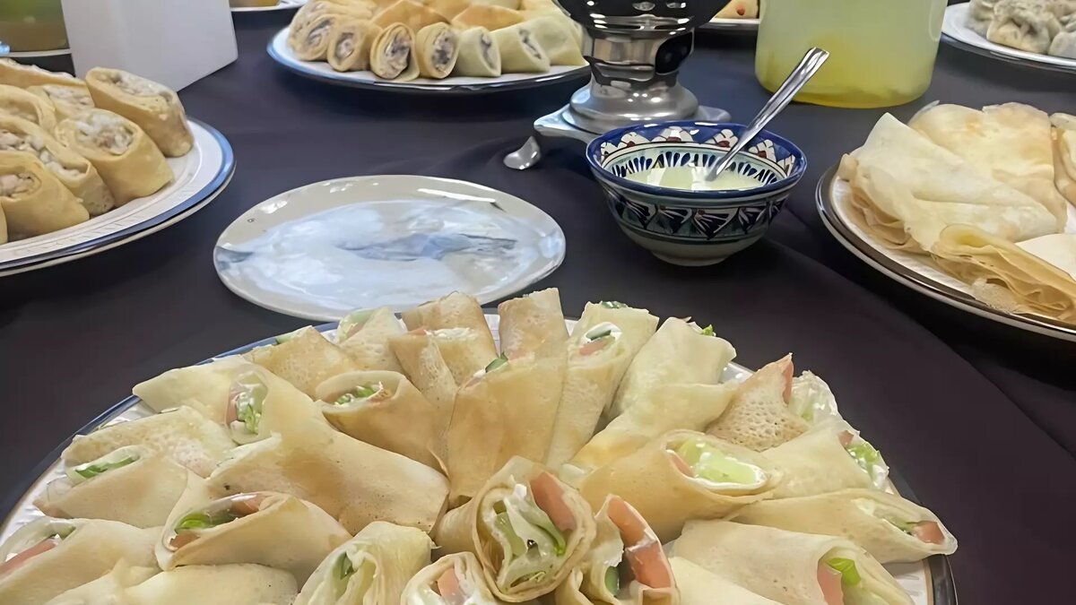     Масленичная неделя завершается. Под занавес рецептом идеальных блинов поделилась с жителями Приморского края Наталья Касьян, шеф-повар и совладелец гастрономического сервиса «Вгости» и событийной площадки «Дворик Любви».