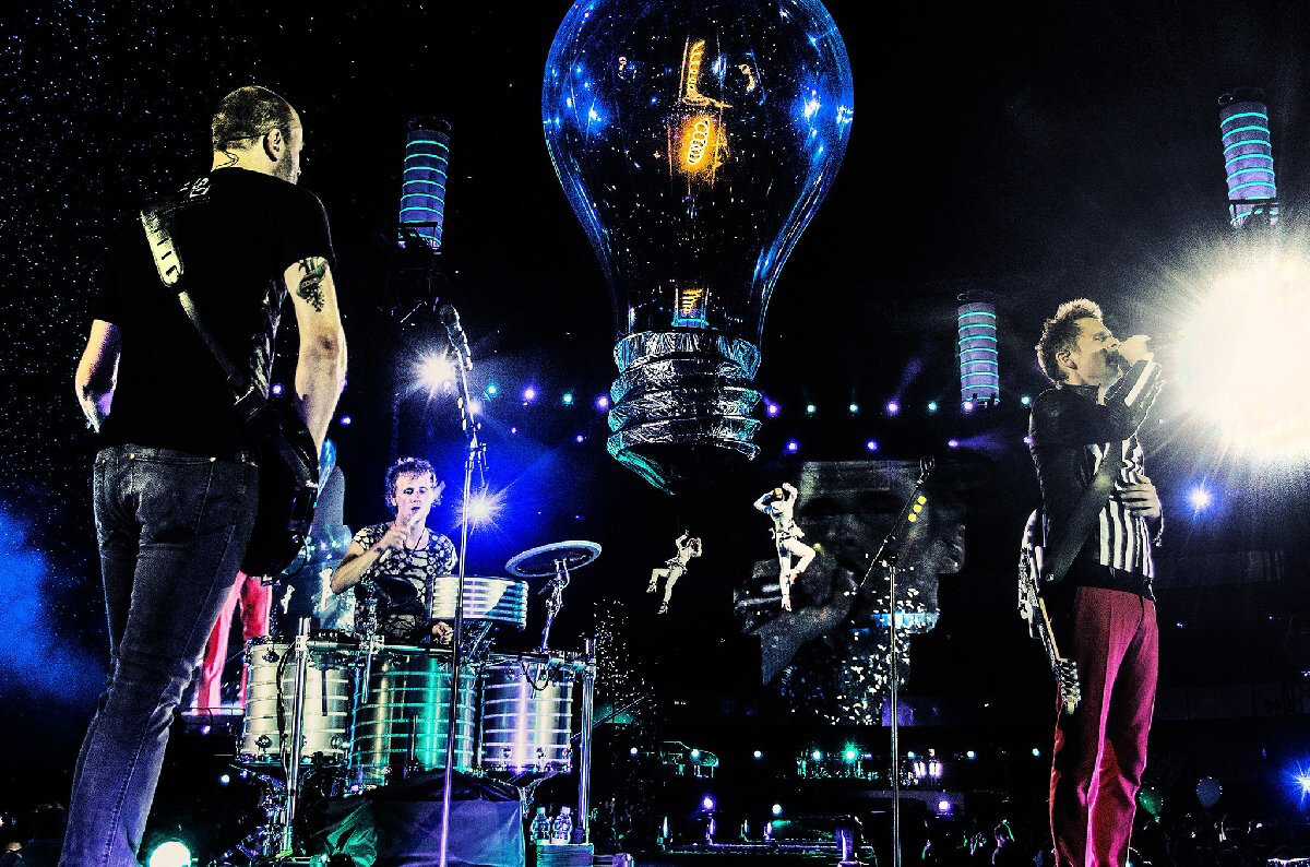 Концертное выступление Muse.