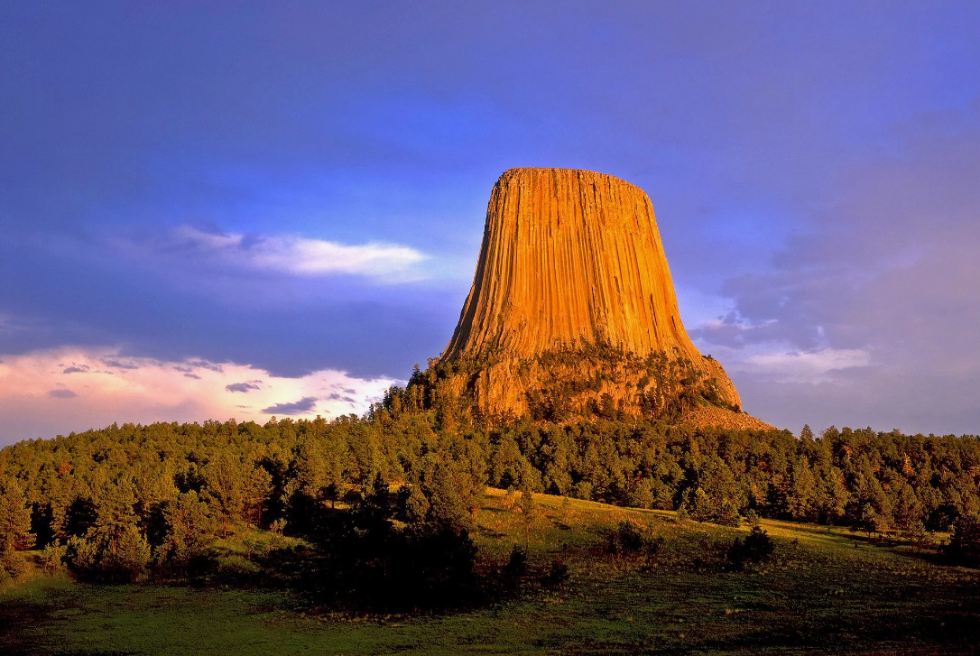 https://travelify.ru/wp-content/uploads/2017/12/2017-12-01_5a21a329c9163_Devils-Tower-1-1.jpg