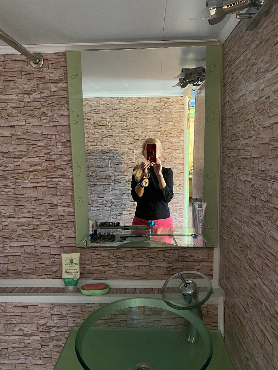 Вот, не удержалась. Телефон и рулетка - наше всё)))