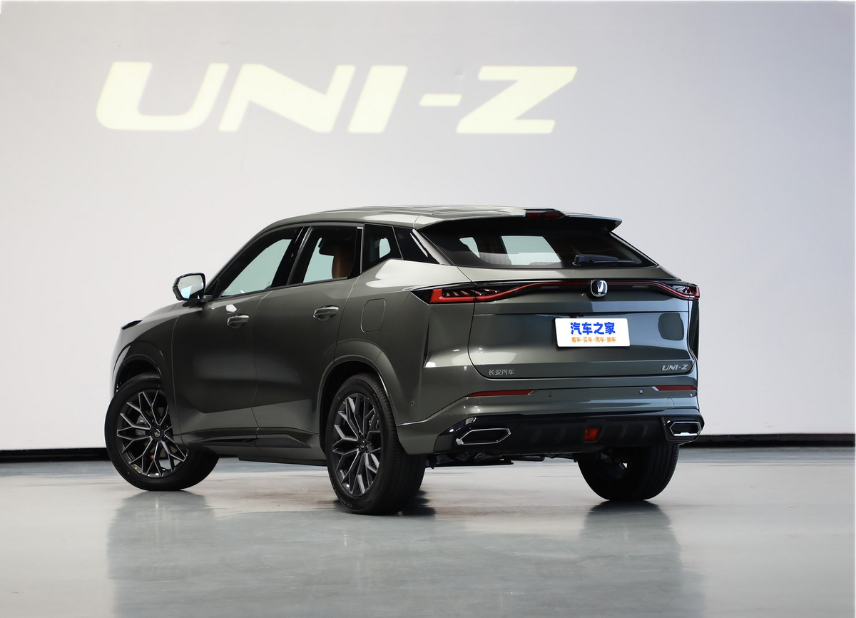 Changan Uni-Z – вид сзади 