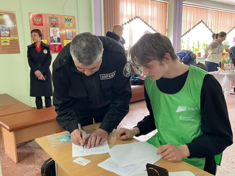    Проголосовать за объекты благоустройства оренбуржцам помогают более 1800 волонтеров Кристина Просвиркина