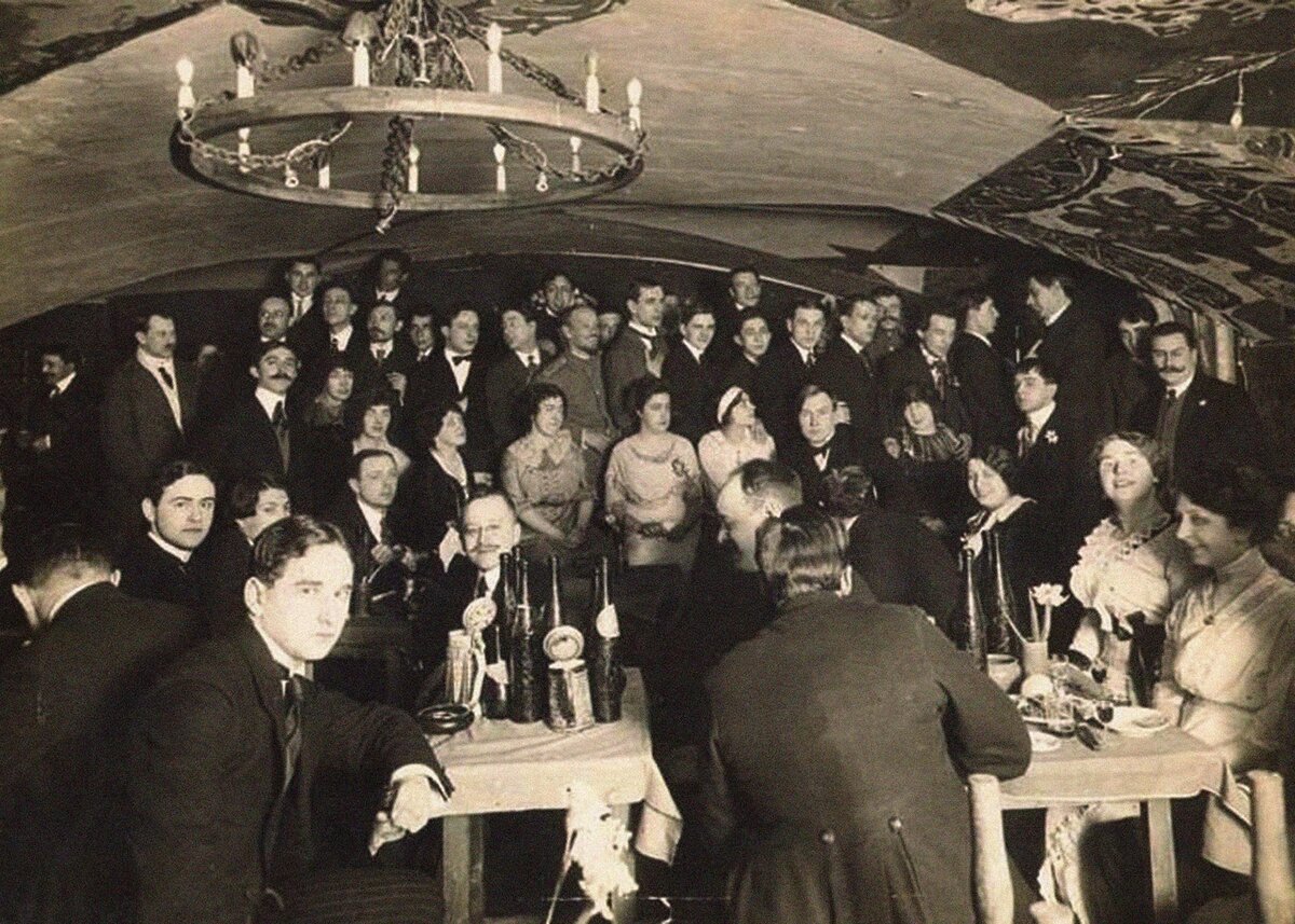    Кабаре «Бродячая собака» в Санкт-Петербурге, 1913 год