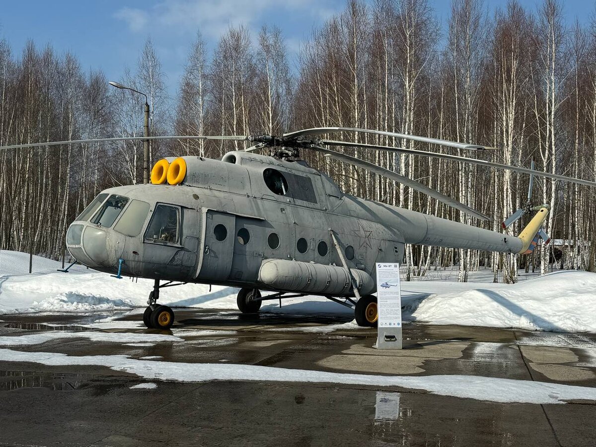 Ми-8Т. Бортовой номер RA-22648 (заводской номер 8095). Гражданская версия одного из самых популярных в мире средних многоцелевых вертолётов семейства Ми-8.
Буква «Т» в названии вертолёта обозначает – «Транспортный».