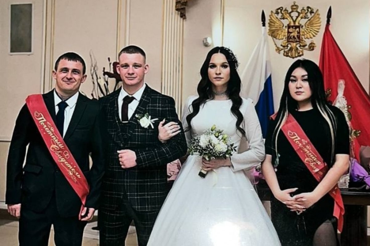    Молодой участник СВО Виктор Цицер женился на возлюбленной Марии.