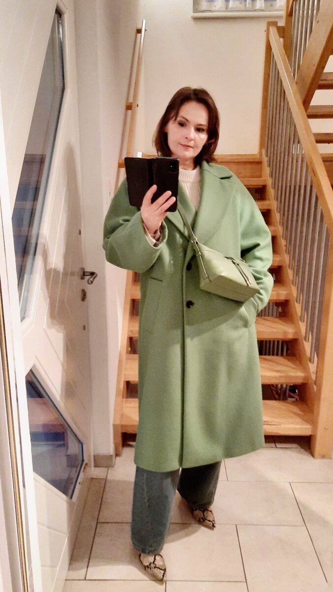 Зелёное пальто!