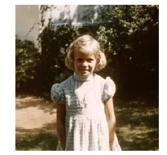 Брижит в возрасте пяти лет