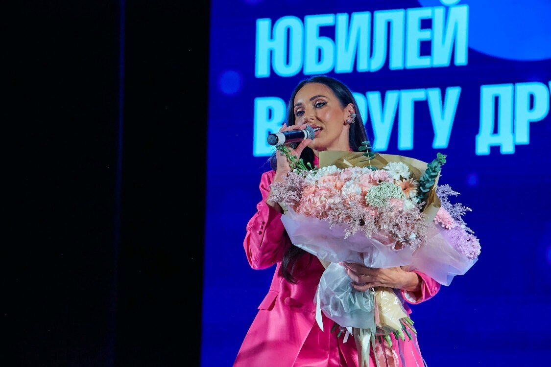 Алсу выступила в вузе, где познакомились ее родители. Фото: rusoil.net