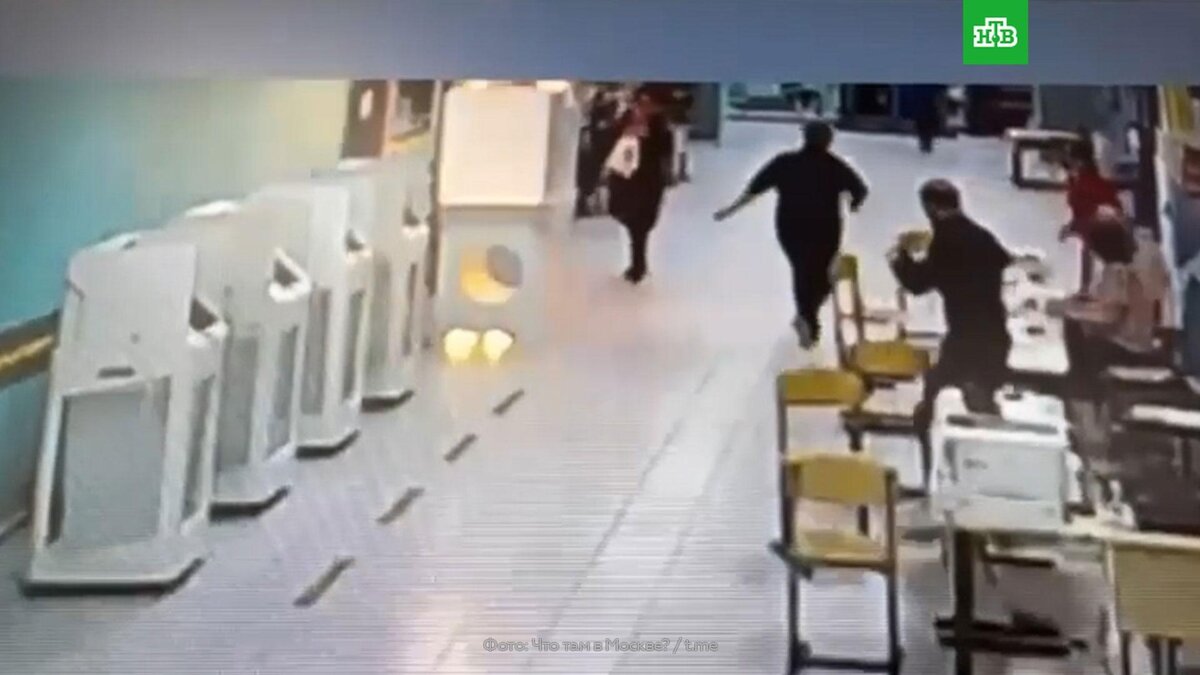    В Москве женщина подожгла будку для голосования