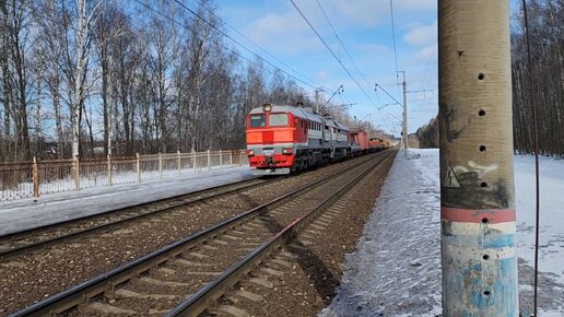 Электричка ЭД4-0014,ЭП20-074 с пассажирским поездом сообщением Вологда-Москва и ЭП2К-396 с пассажирским поездом сообщением Москва-Чита.