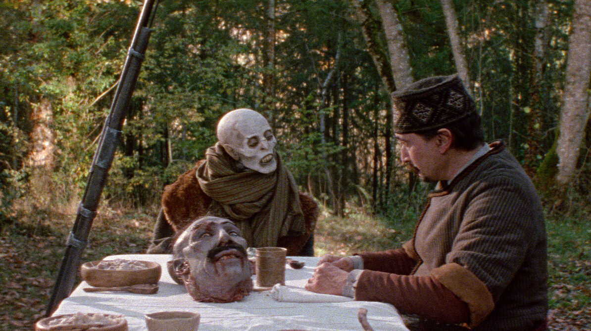 Кадр из фильма Le Vourdalak. Режиссер: Адриен Бо. Оператор: Давид Шизалле. Производство: Amazon Prime Video, Centre National du Cinéma, Cinémage 17, Fonds de Dotation Agnès b., Les Films du Bal, Master Movies, Région Occitanie/Pyrénées-Méditerranée. Показ в России: КарроПрокат