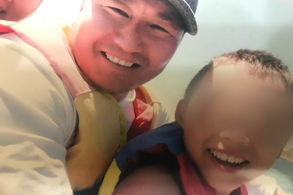    Совершивший самосуд мужчина и его погибший в ДТП сын. Фото: личная страница Ахмеда Курманалиева в соцсети