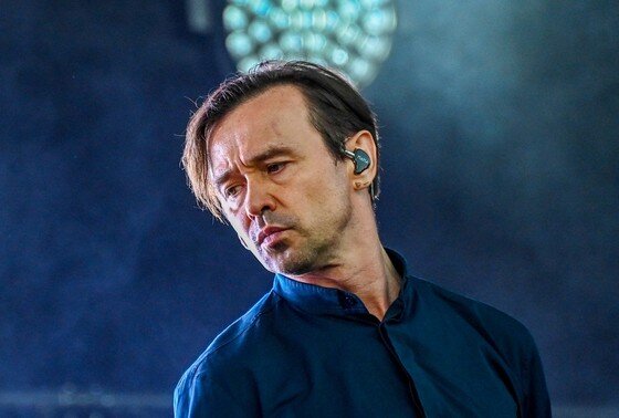    Музыкант, поэт Дельфин (Андрей Лысиков) выступает на фестивале «Ласточка Summet»