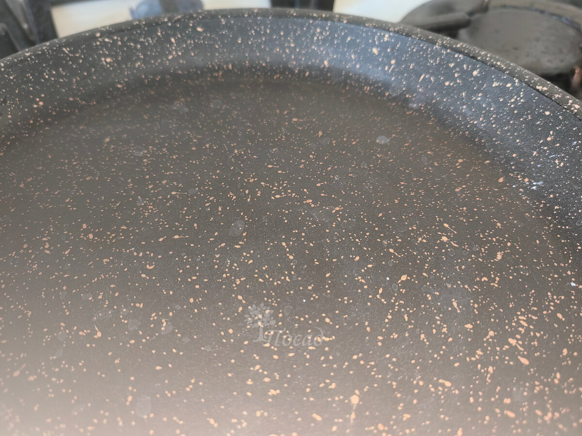 Сковородка после этого способа совершенно чистая.