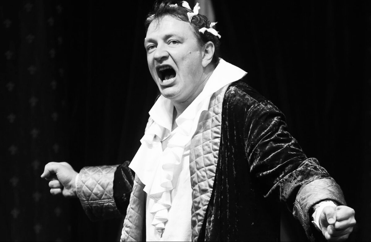 Марат Башаров в спектакле «Жениться вам пора, барин!»