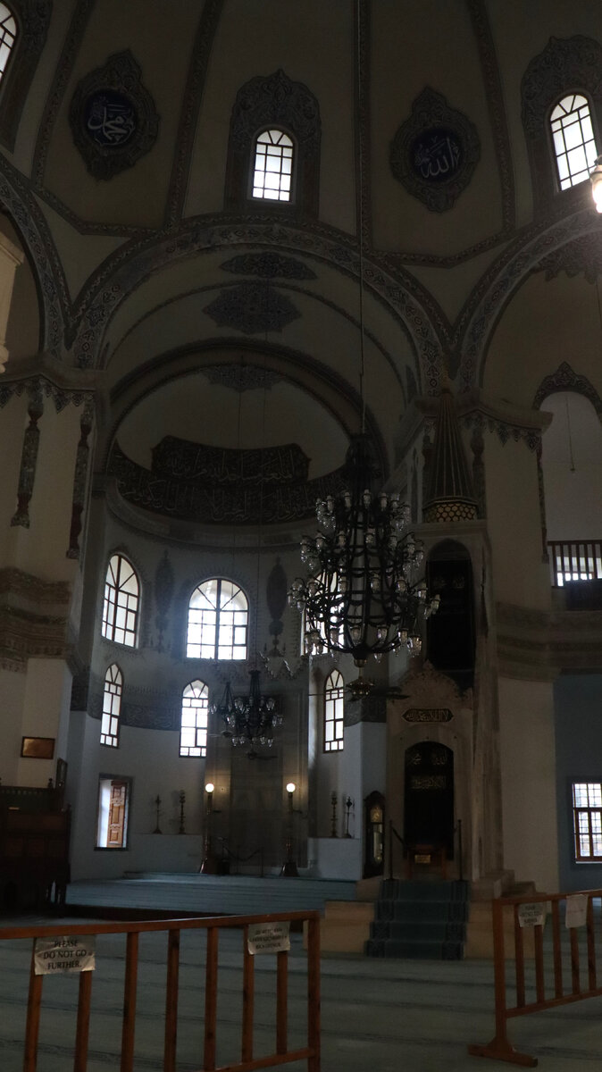 За барьер - нельзя...