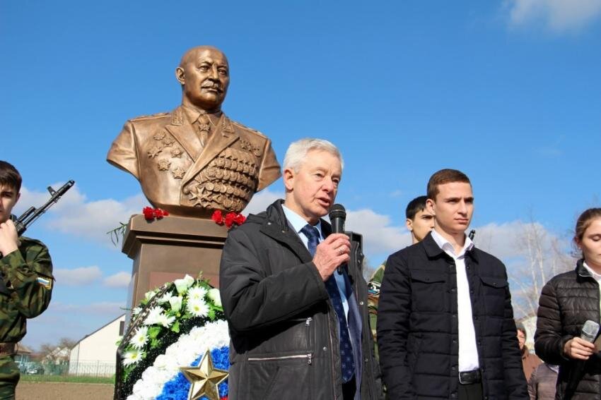 12 марта 2024 года на Ставрополье в селе Эдиссия прошла тожественная церемония по открытию бюста славного сына армянского народа, легендарного маршала Советского  Союза дважды Героя Советского  Союза-13