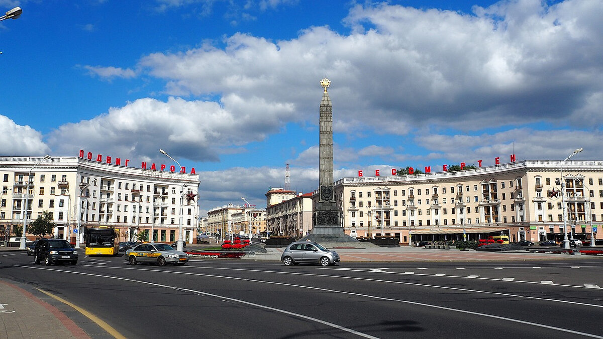 Пенсионер сказал родным, что пойдёт в МФЦ, а сам уехал за границу | Изнанка  - новостной портал | Дзен