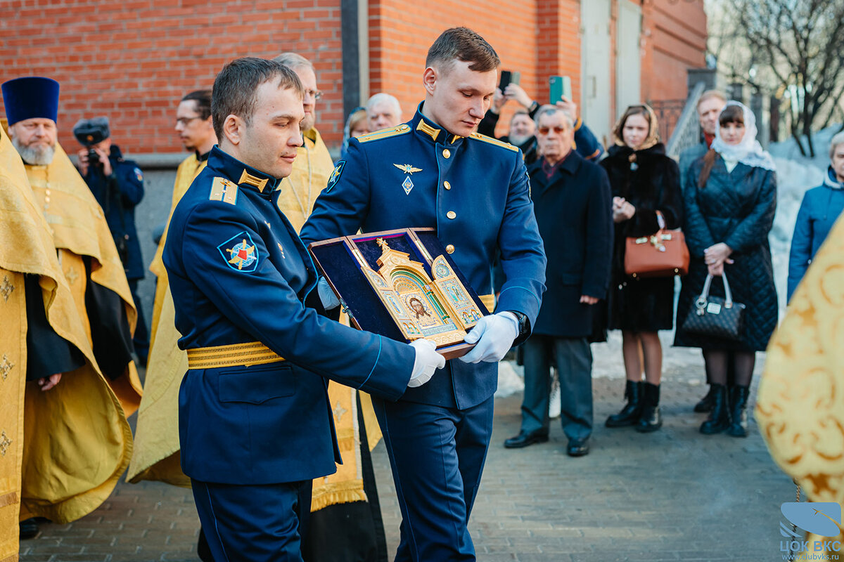 15.03.2024 г. 15 марта состоялись торжественная церемония передачи иконы-складня «Спас Нерукотворный» Храму Вознесения Господня за Серпуховскими воротами – Главному Храму Воздушно-космических сил.