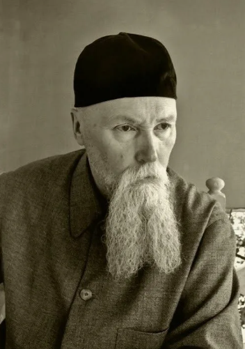 Николай Константинович Рерих (1874–1947) — русский художник, сценограф, мыслитель, писатель, путешественник, археолог и общественный деятель.