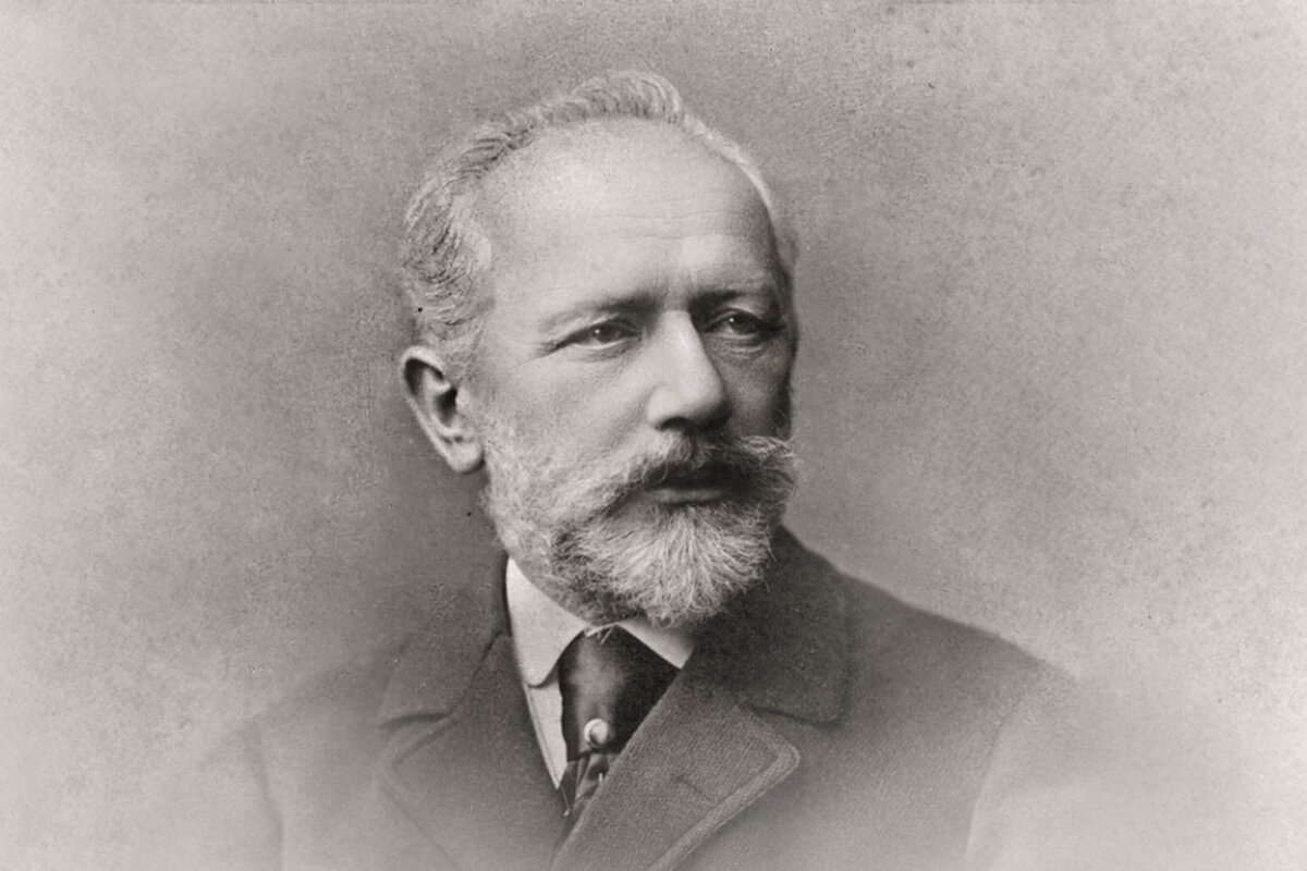 Источник фото: mk.ru. Ирина и Татьяна правильно назвали человека на фотографии. Это русский композитор Пётр Ильич Чайковский